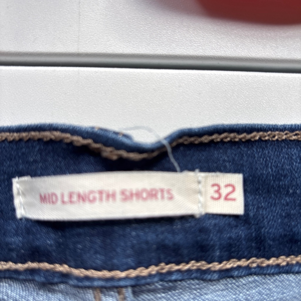 Levi's Dark Blue Jean Mid Length Shorts - Size 32 - Picture 3 of 6